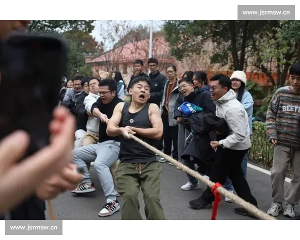 围绕拔河比赛道具探索团队协作力量意义与集体精神发展路径研究论